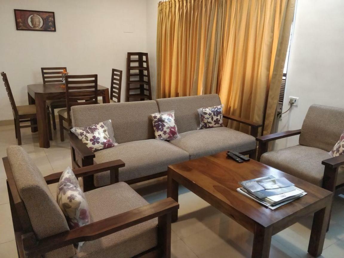 Sixth Sense Hospitality Service In Bandra Bkc Apartament Bombaj
