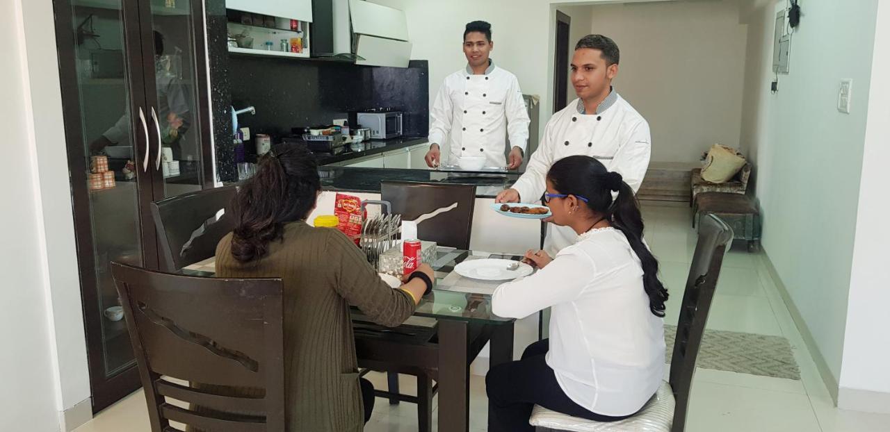 Sixth Sense Hospitality Service In Bandra Bkc Apartament Bombaj
