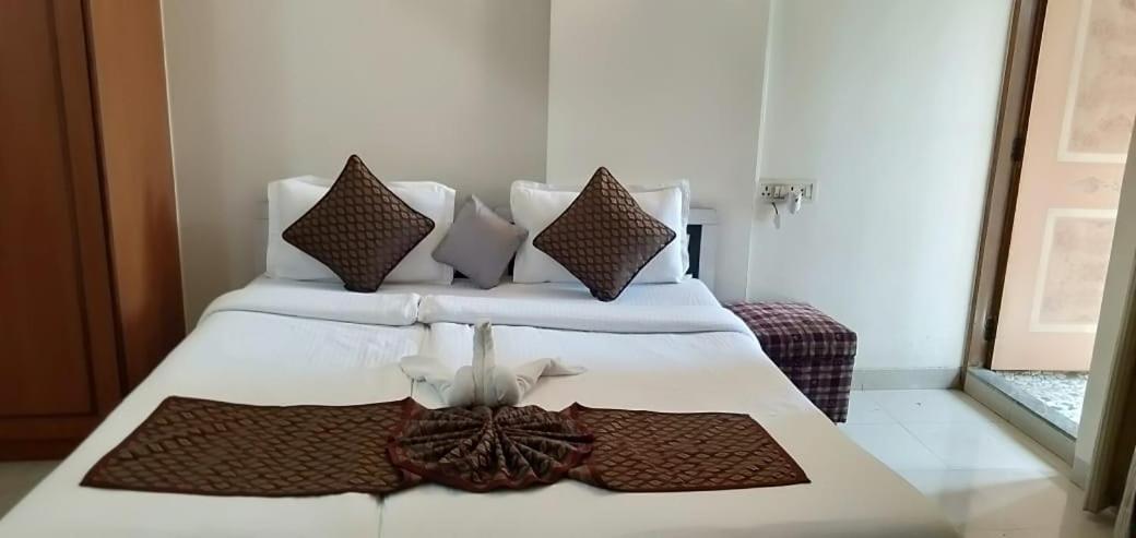 Sixth Sense Hospitality Service In Bandra Bkc